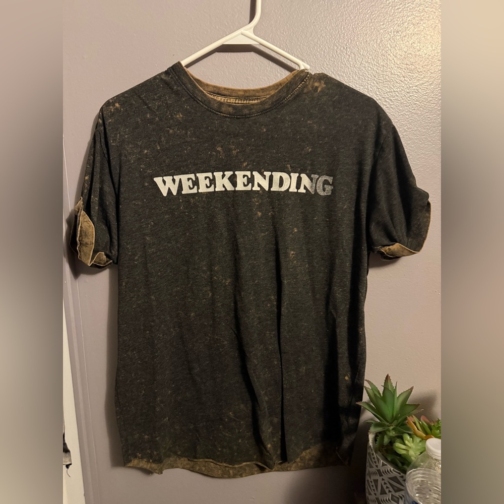 Buckle graphic t